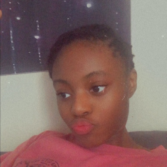 Meet your Posher, Olivia - Picture 1 of 1